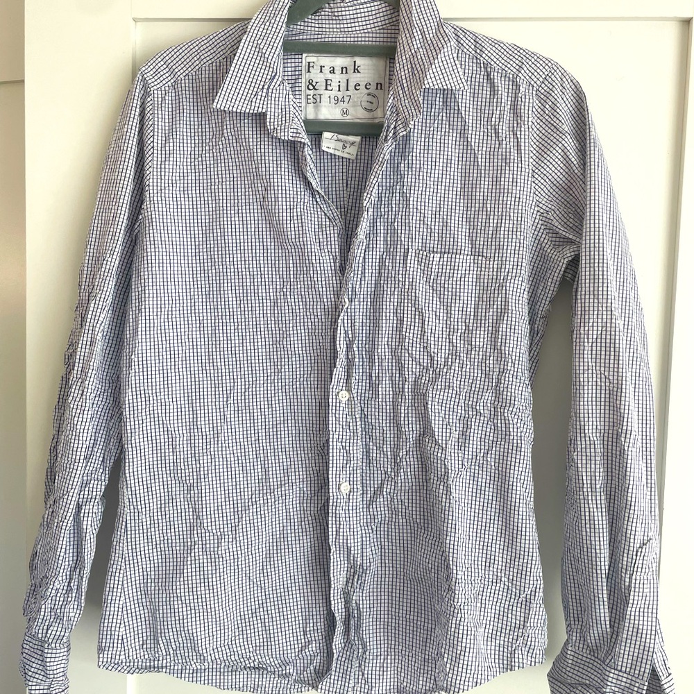 Like New Frank & Eileen Barry Crinkle Button-Up Shirt! Size Medium